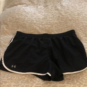 Under Armour- black running short-XL